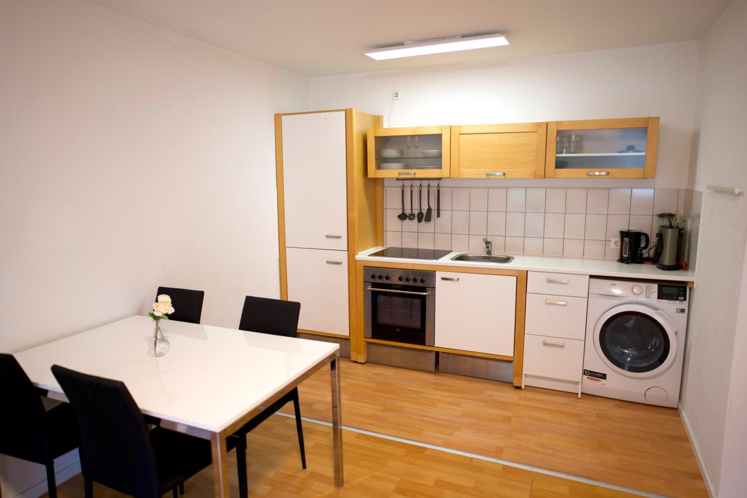Modern und Gemütlich, Ferienwohnung mit Balkon und Netflix in Leimen WeHome Komfort