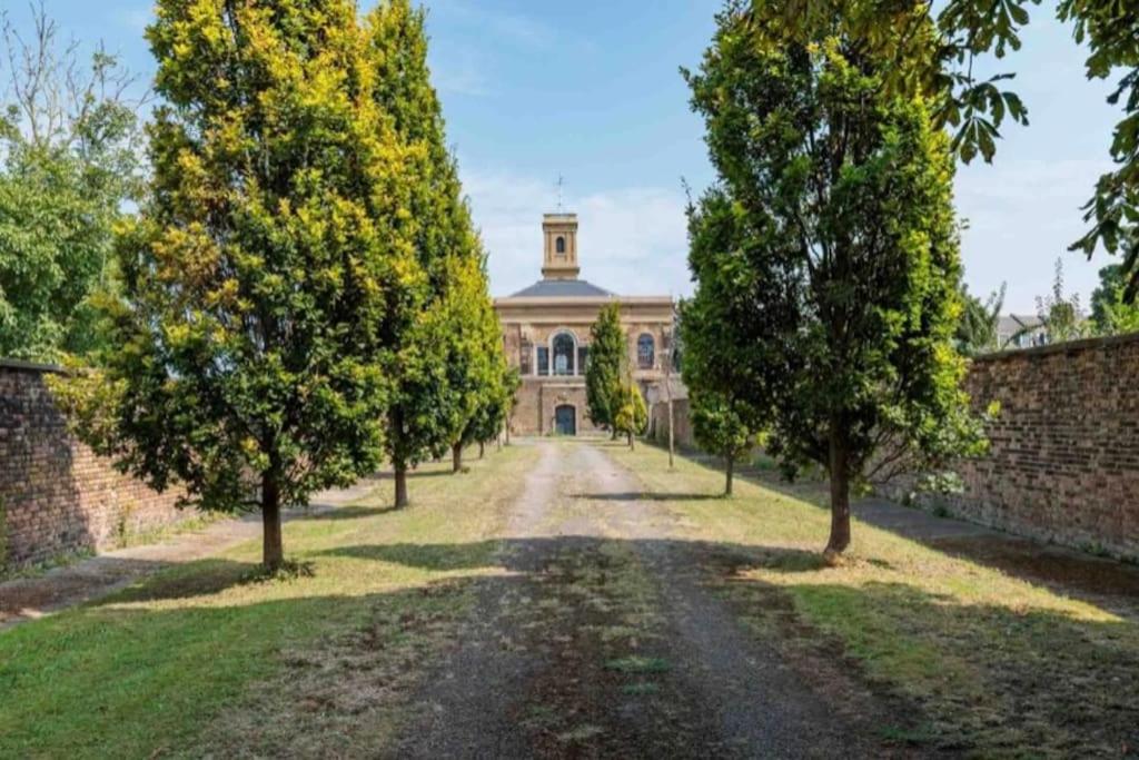 Amazing Dockyard Historical Georgian House