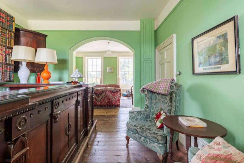 Amazing Dockyard Historical Georgian House