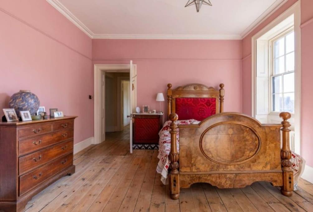 Amazing Dockyard Historical Georgian House