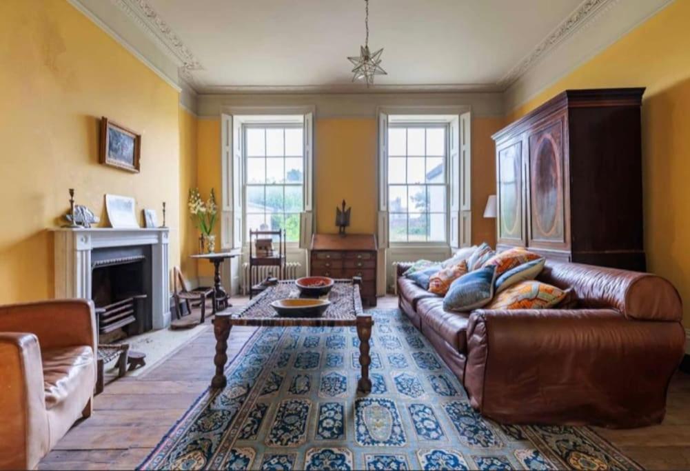 Amazing Dockyard Historical Georgian House