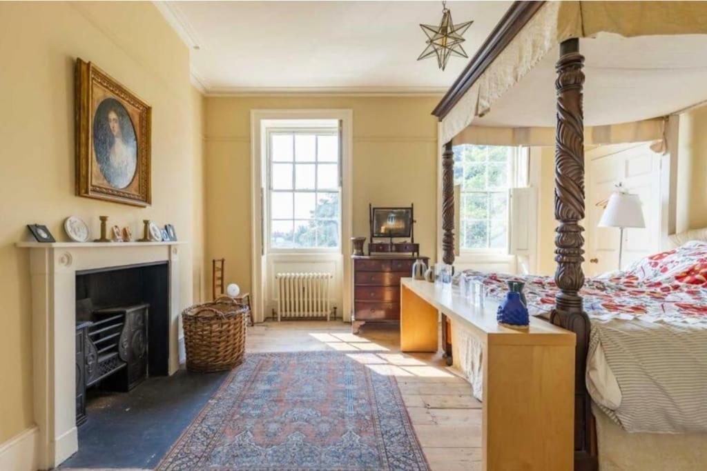 Amazing Dockyard Historical Georgian House