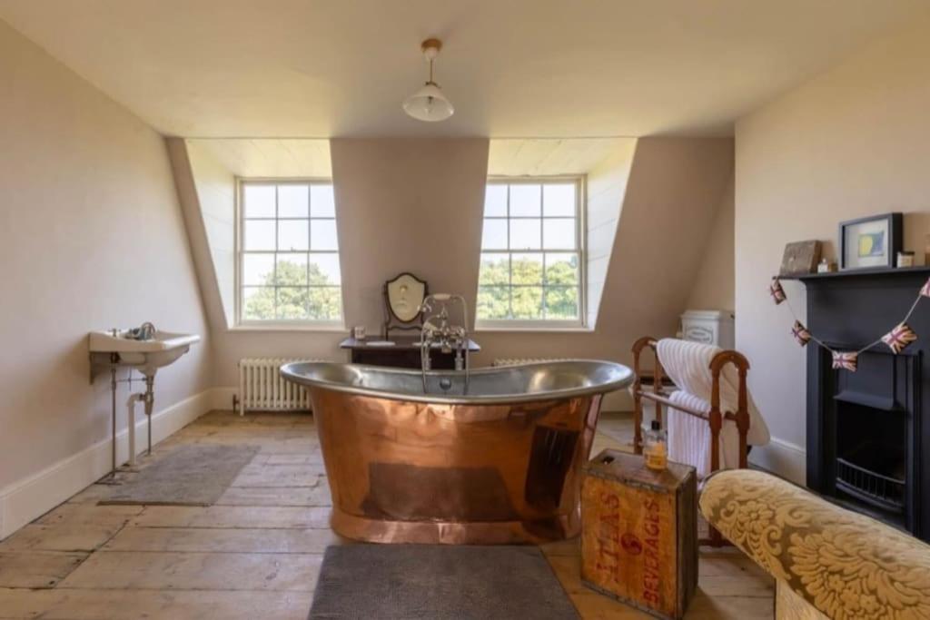 Amazing Dockyard Historical Georgian House
