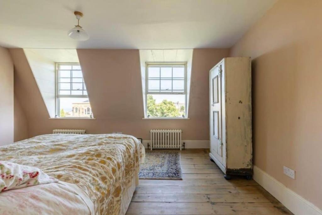 Amazing Dockyard Historical Georgian House