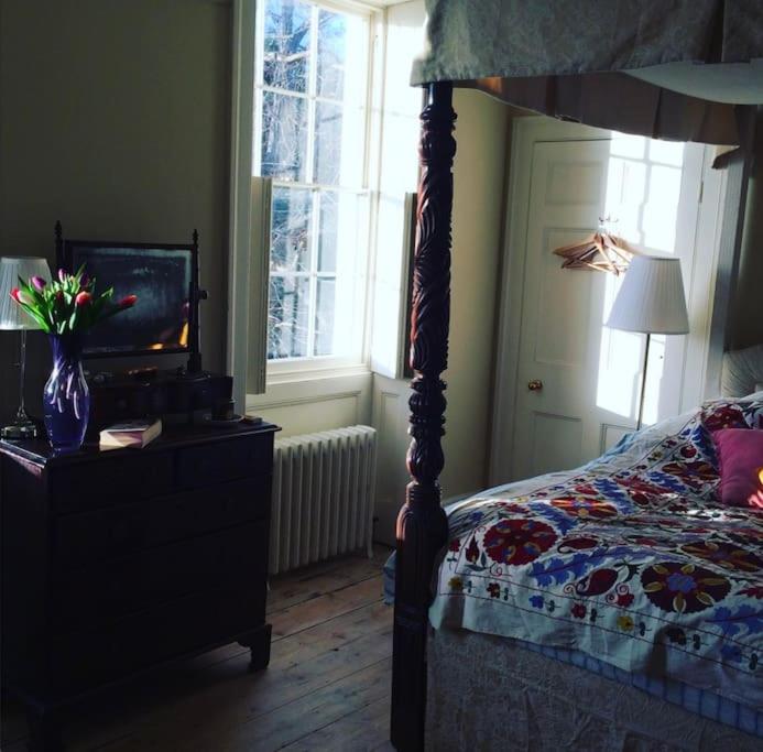Amazing Dockyard Historical Georgian House