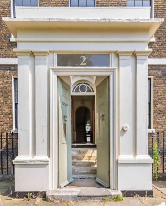 Amazing Dockyard Historical Georgian House