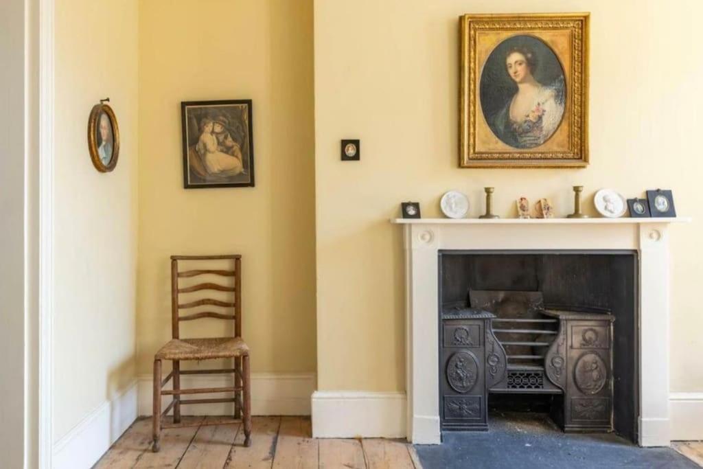 Amazing Dockyard Historical Georgian House