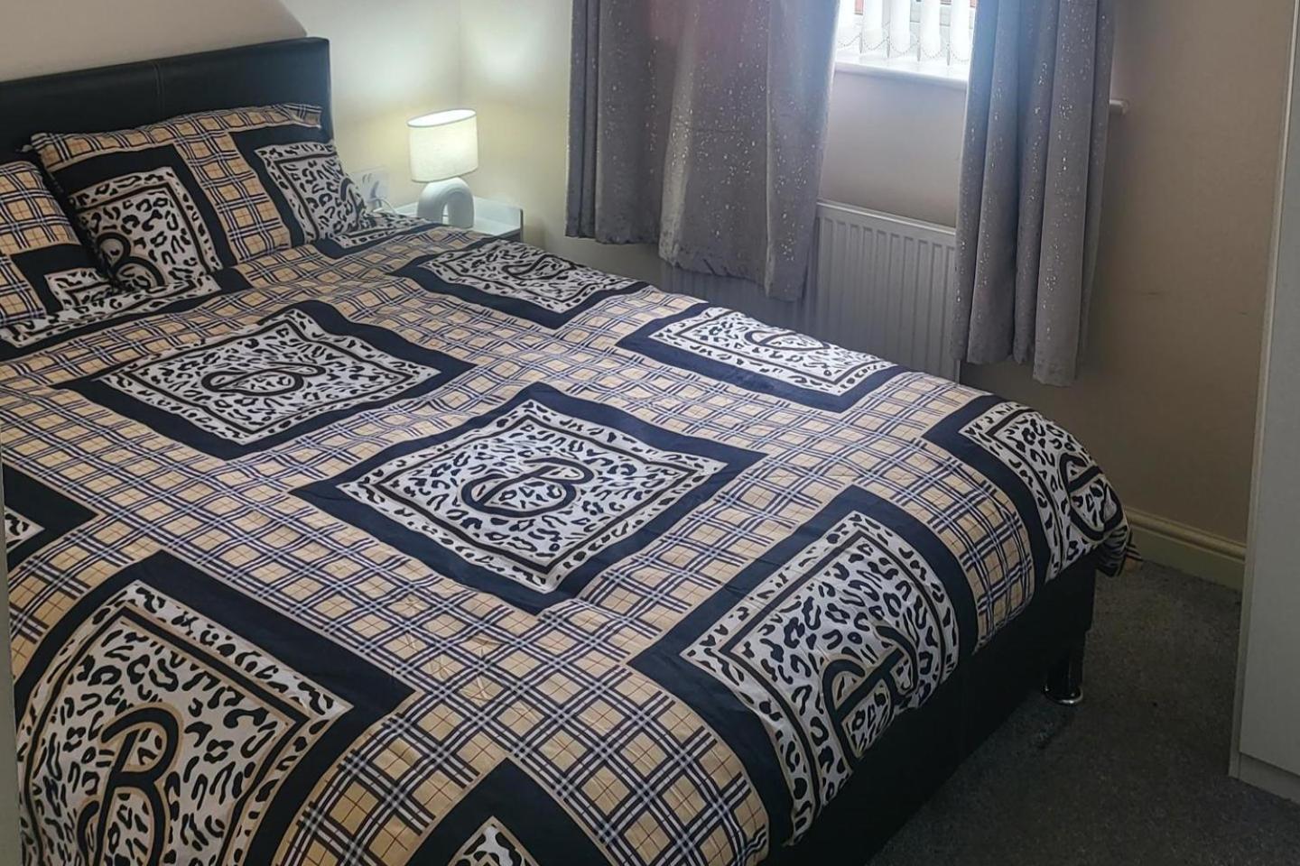 Bolton-2bedroom-2Bathroom-Parking view 3