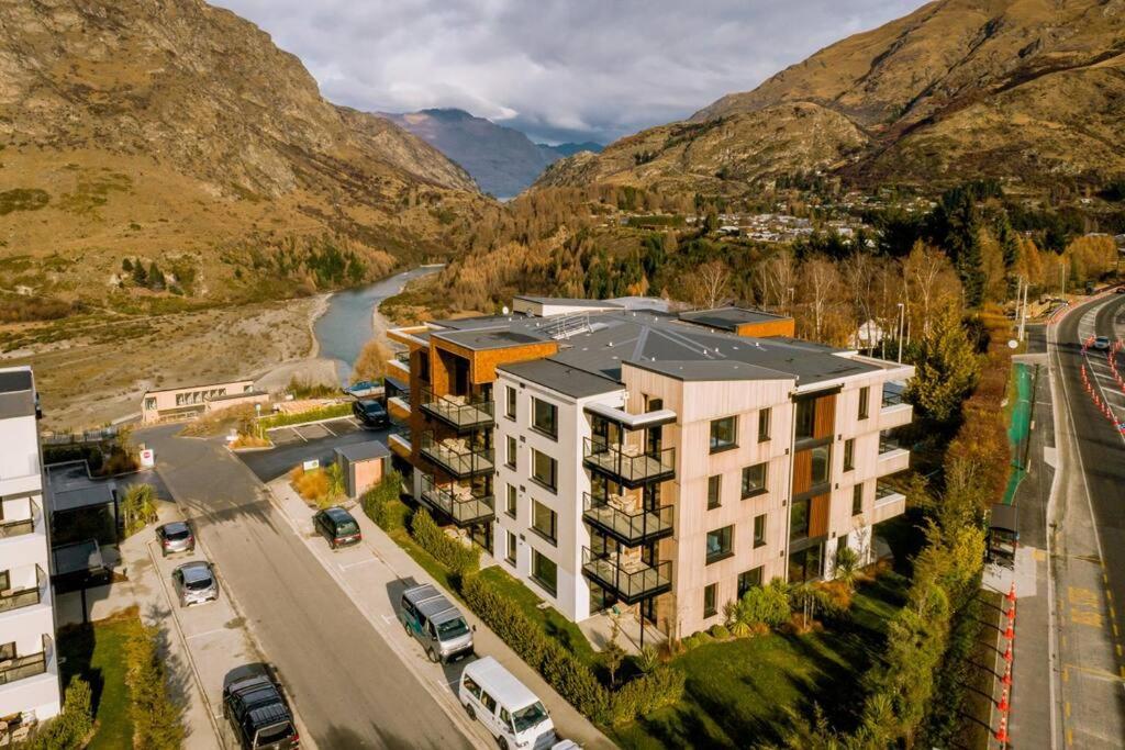 Residence Du Parc - Apt 6b at the base of Coronet Peak view 3