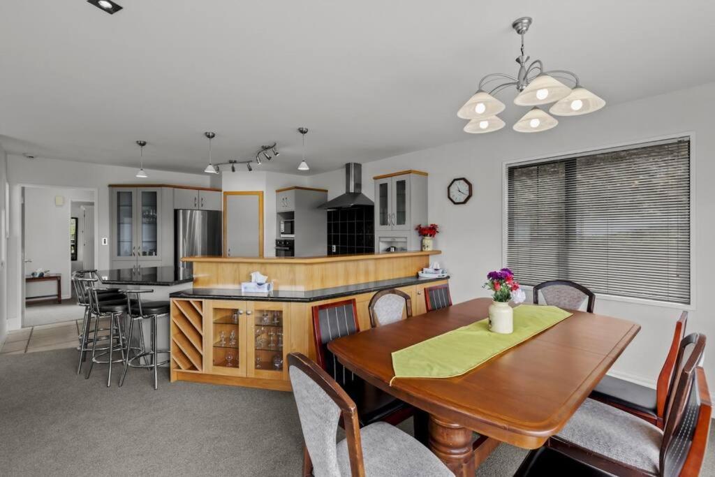 Wonderful On Woodlands - Family friendly home