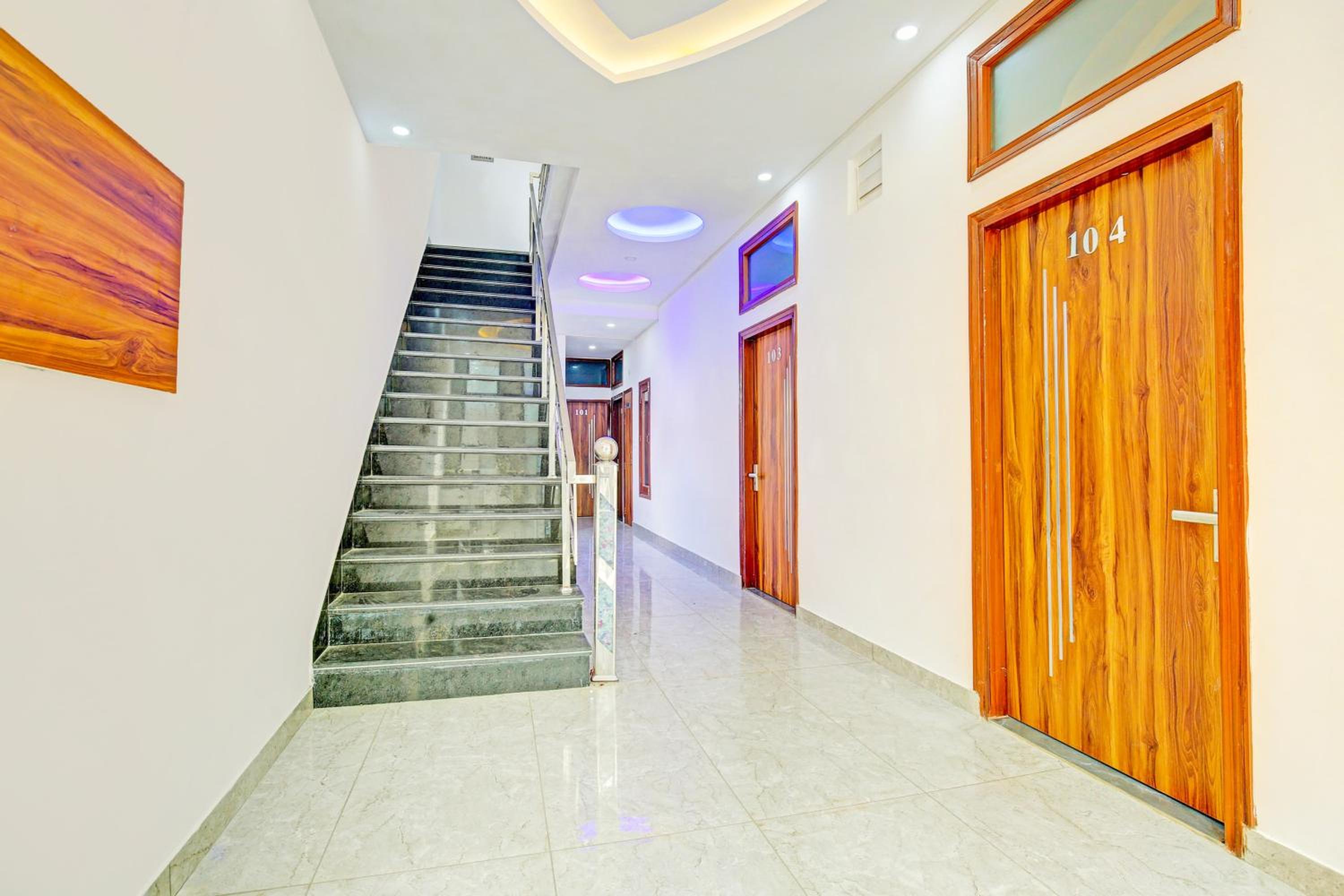 Lobby & Reception