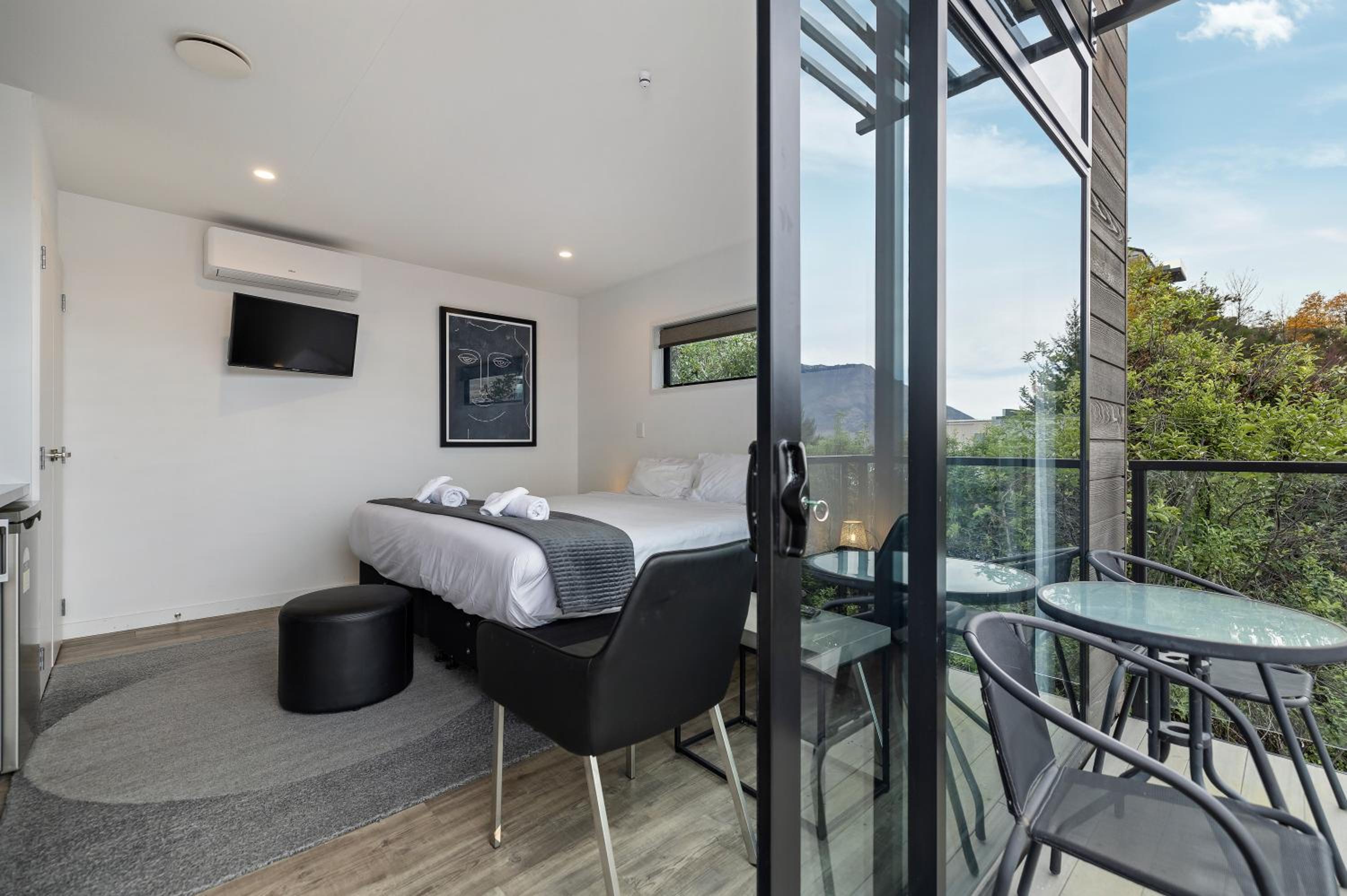 Frankton Breeze 2| Lake Views & Parking view 3