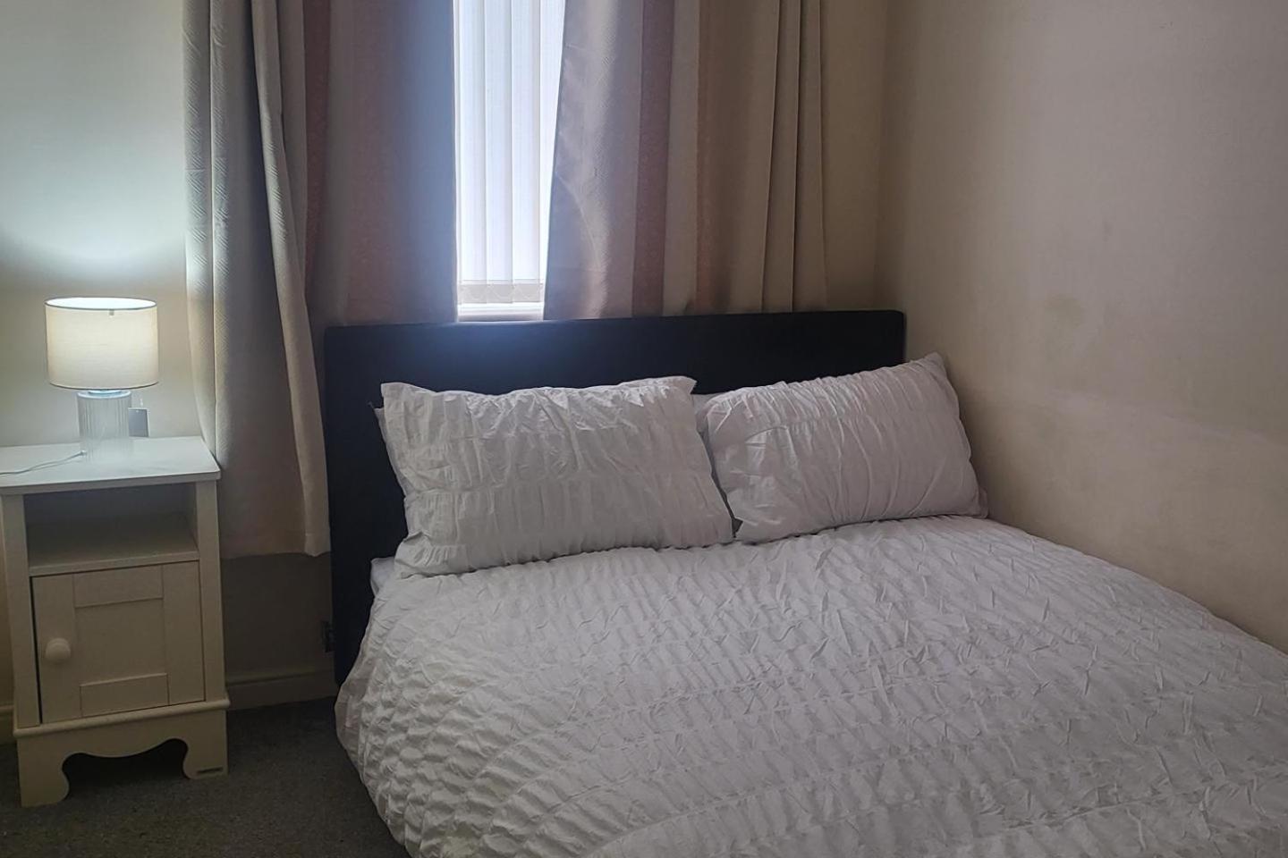 Bolton-2bedroom-2Bathroom-Parking view 4
