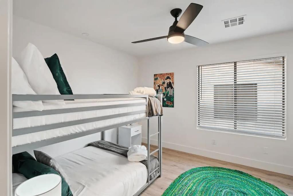 N 48th Cave- New Scottsdale Escape Games & Golf Luxury Retreat view 5