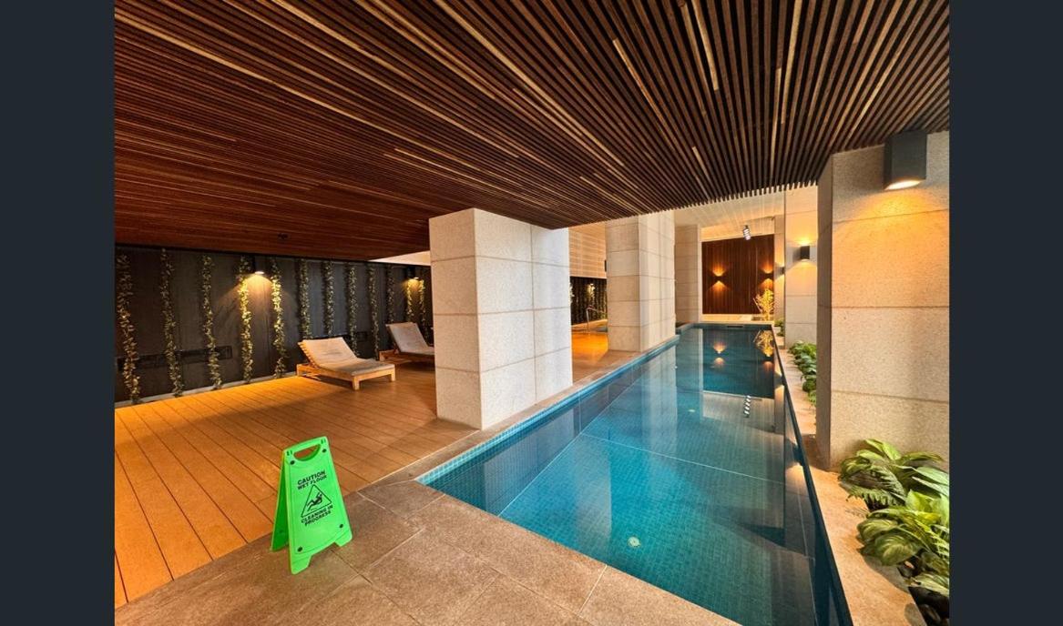 Central City Escape - Skyline Views, Pool & Parking