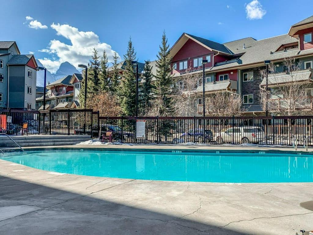 Modern Cabin Vibes with pool at The Lodges