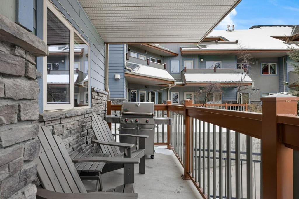 Modern Cabin Vibes with pool at The Lodges