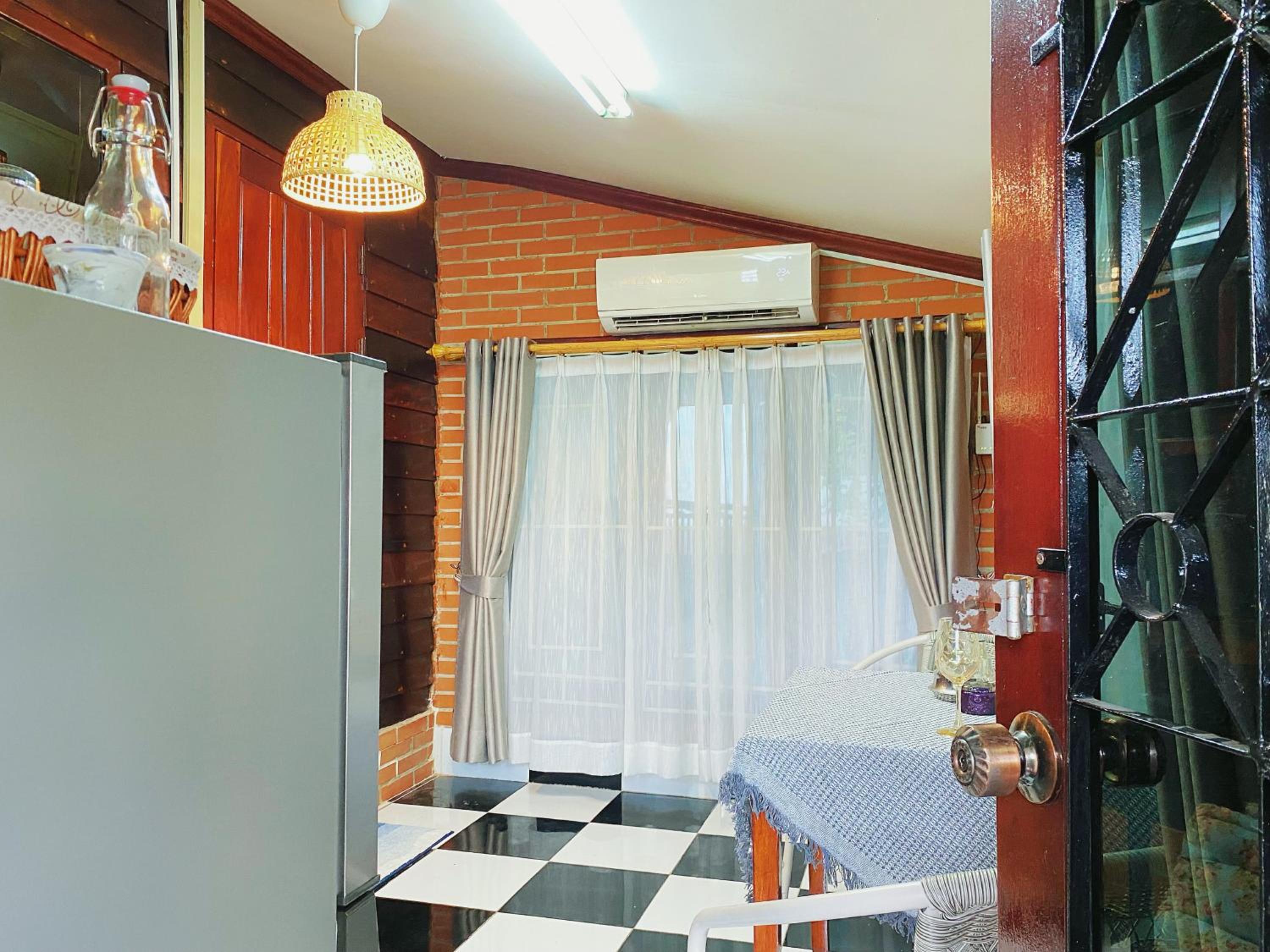 The Giftown Vientiane, Watchan
