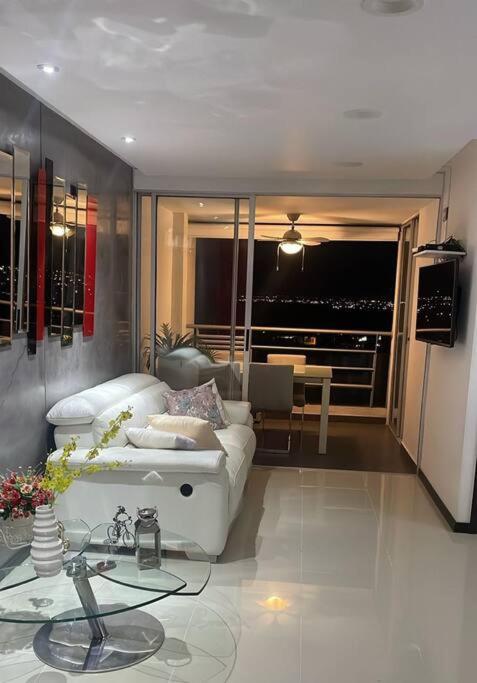 Hermoso y Cómodo Apartamento, con Una gran vista a la ciudad