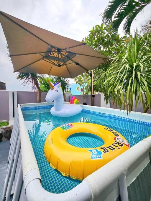 Cozy Sunny Home BBQ Steamboat KTV Bukit Indah JB