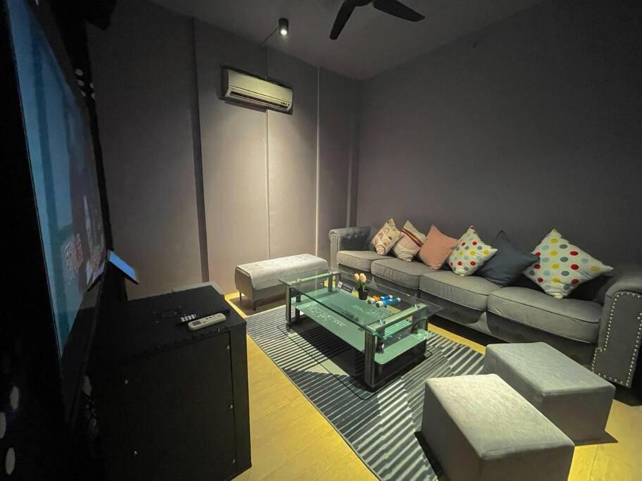 Cozy Sunny Home BBQ Steamboat KTV Bukit Indah JB