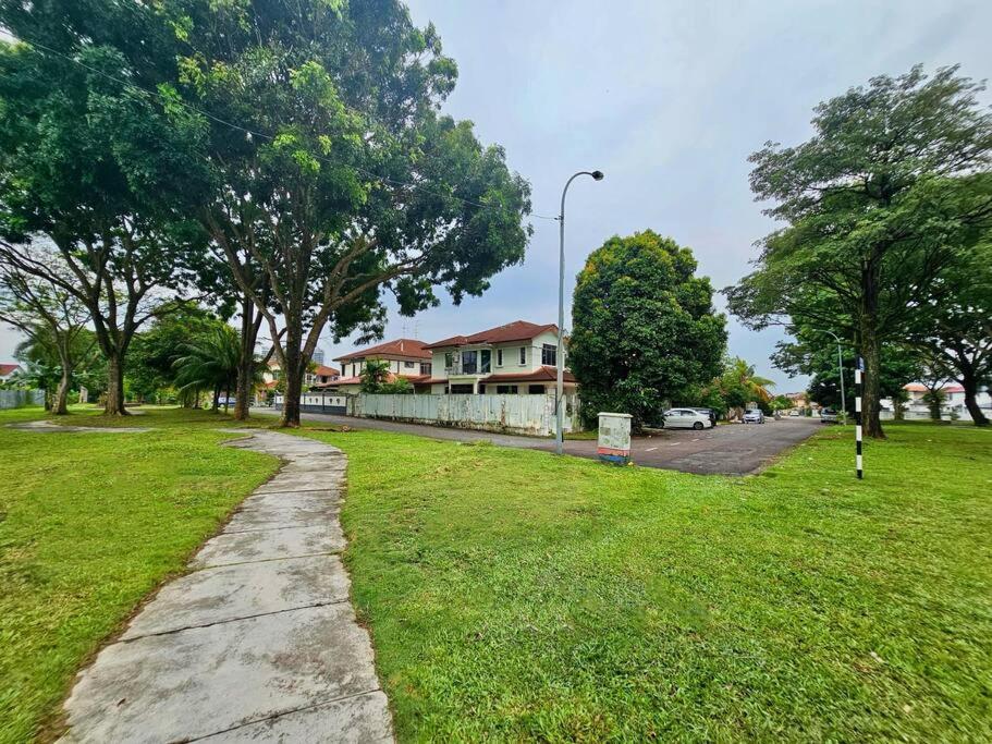 Cozy Holiday Home Karaoke BBQ Bukit Indah JB