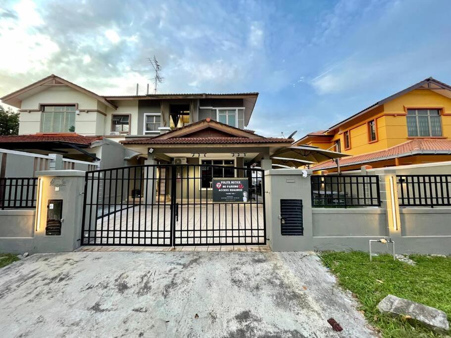 Cozy Holiday Home Karaoke BBQ Bukit Indah JB