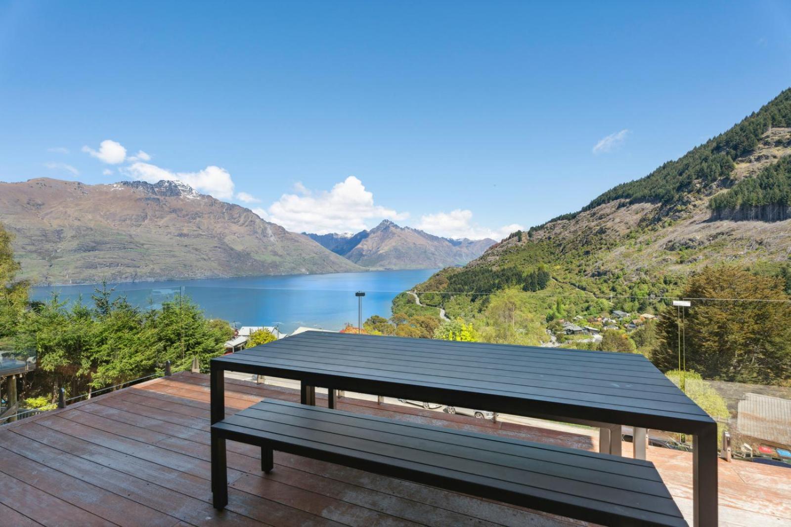 Sam's Sanctuary | Stunning Views & Spacious Home view 2