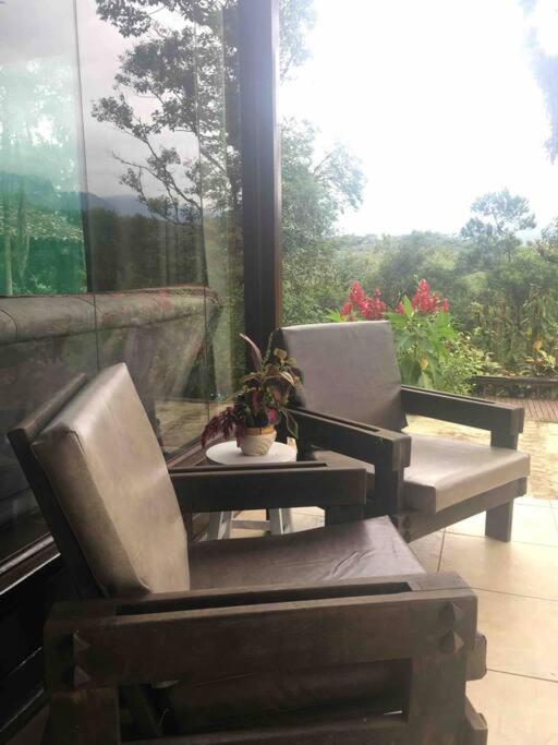 Cantinho do Bem - Lindo Chalé com piscina exclusiva e vista pra Serra do Mar!
