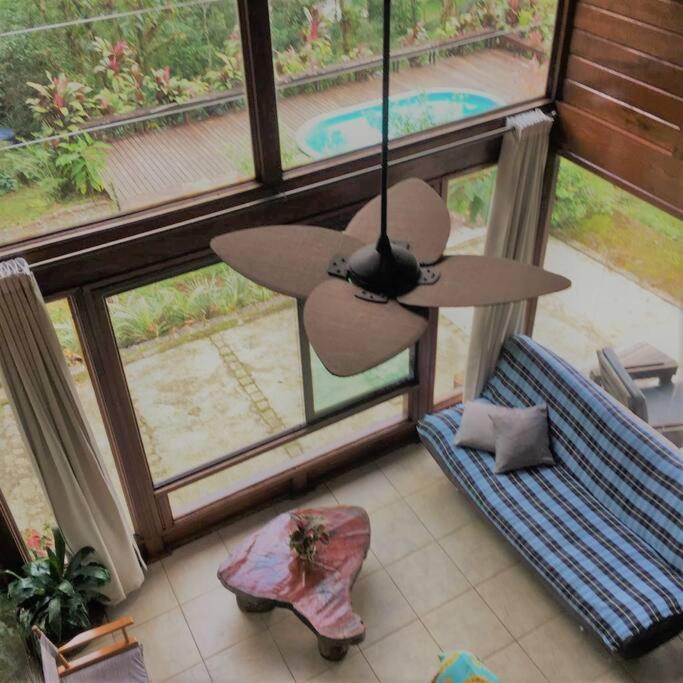 Cantinho do Bem - Lindo Chalé com piscina exclusiva e vista pra Serra do Mar!