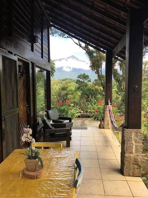 Cantinho do Bem - Lindo Chalé com piscina exclusiva e vista pra Serra do Mar!