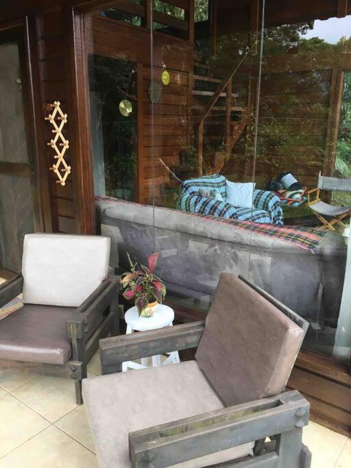 Cantinho do Bem - Lindo Chalé com piscina exclusiva e vista pra Serra do Mar!