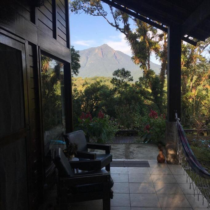 Cantinho do Bem - Lindo Chalé com piscina exclusiva e vista pra Serra do Mar!