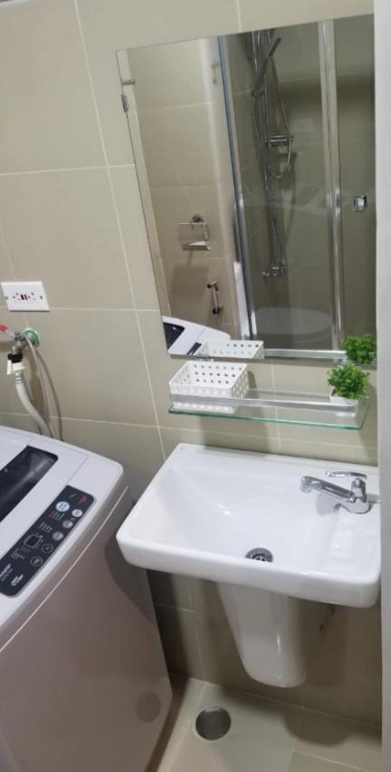 One Bedroom Condo Unit Fame Residences Tower 4 view 2