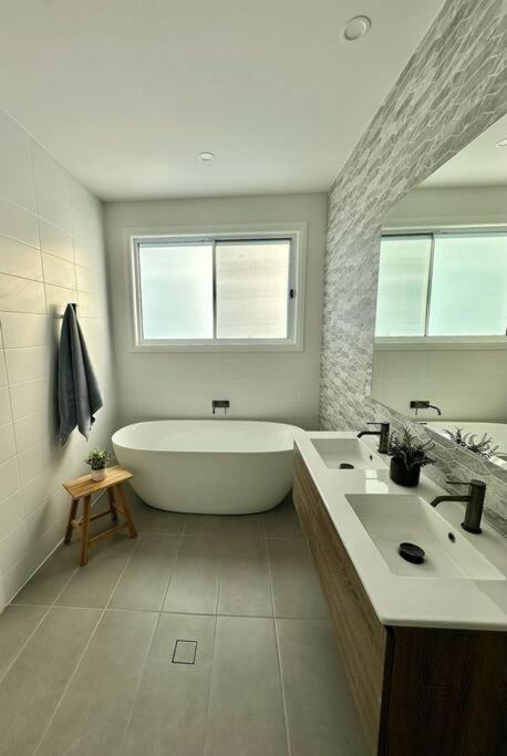 Aquila Beach Retreat