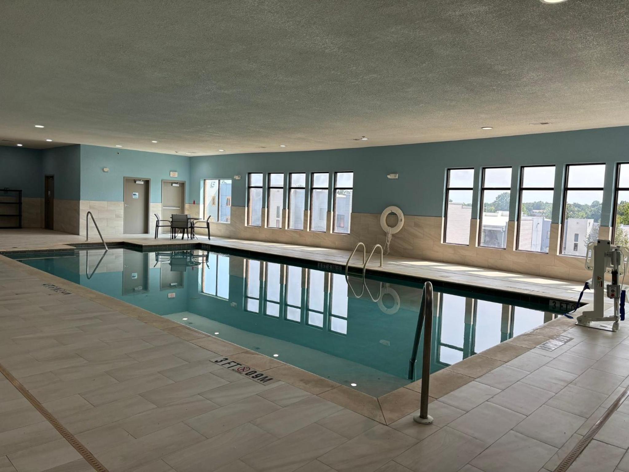 Holiday Inn Express Hotel and Suites Saint Robert, an IHG Hotel - Property Image 12