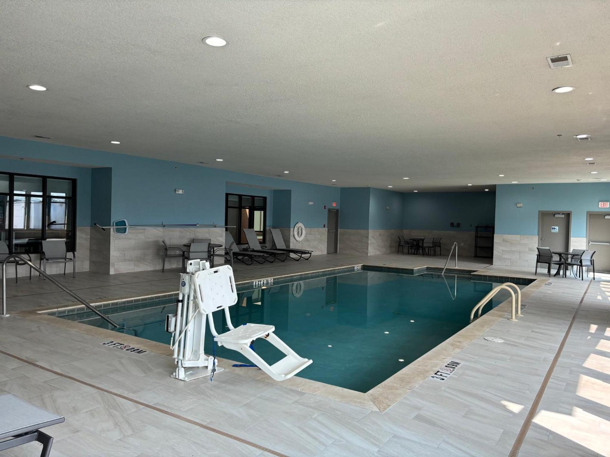 Holiday Inn Express Hotel and Suites Saint Robert, an IHG Hotel - Property Image 10