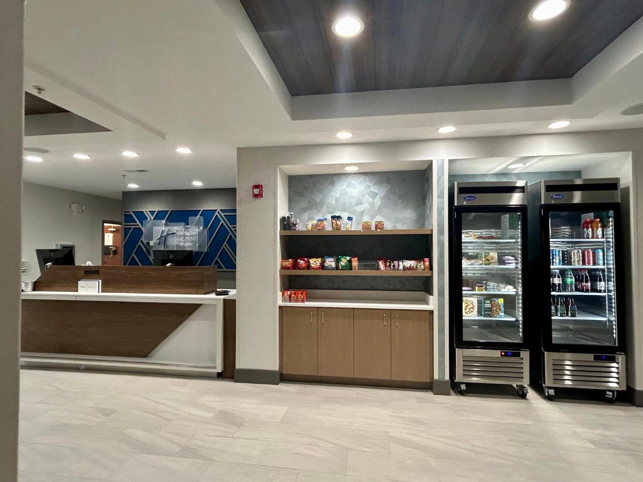 Holiday Inn Express Hotel and Suites Saint Robert, an IHG Hotel - Property Image 8