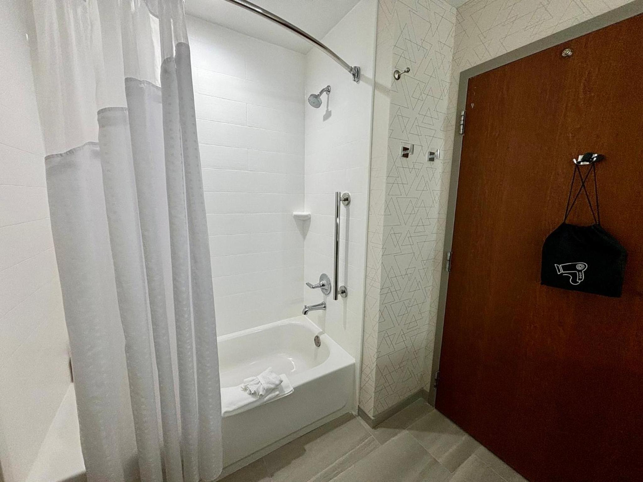 Holiday Inn Express Hotel and Suites Saint Robert, an IHG Hotel - Property Image 6