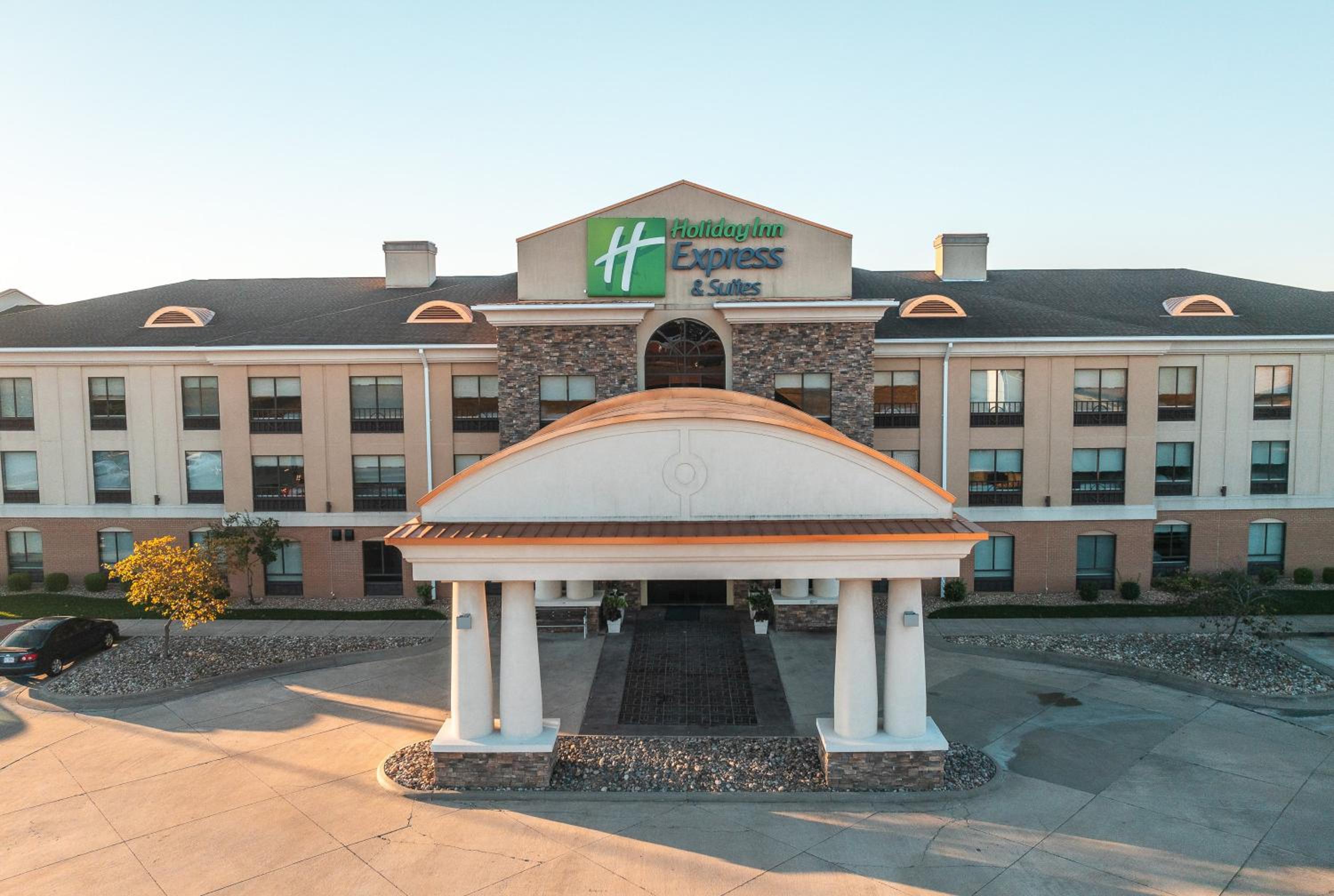 Holiday Inn Express Hotel and Suites Saint Robert, an IHG Hotel - Property Image 3