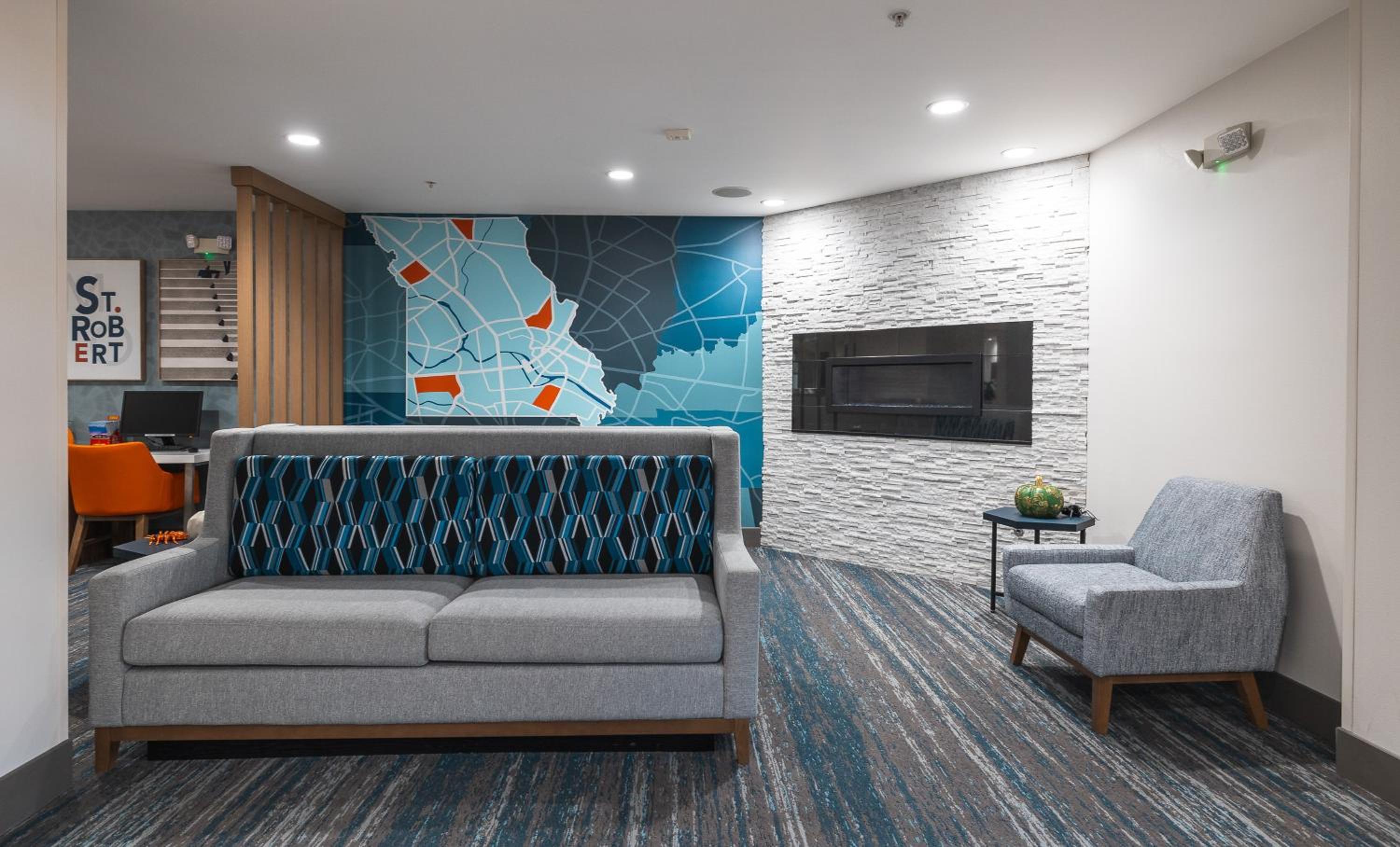 Holiday Inn Express Hotel and Suites Saint Robert, an IHG Hotel - Property Image 2