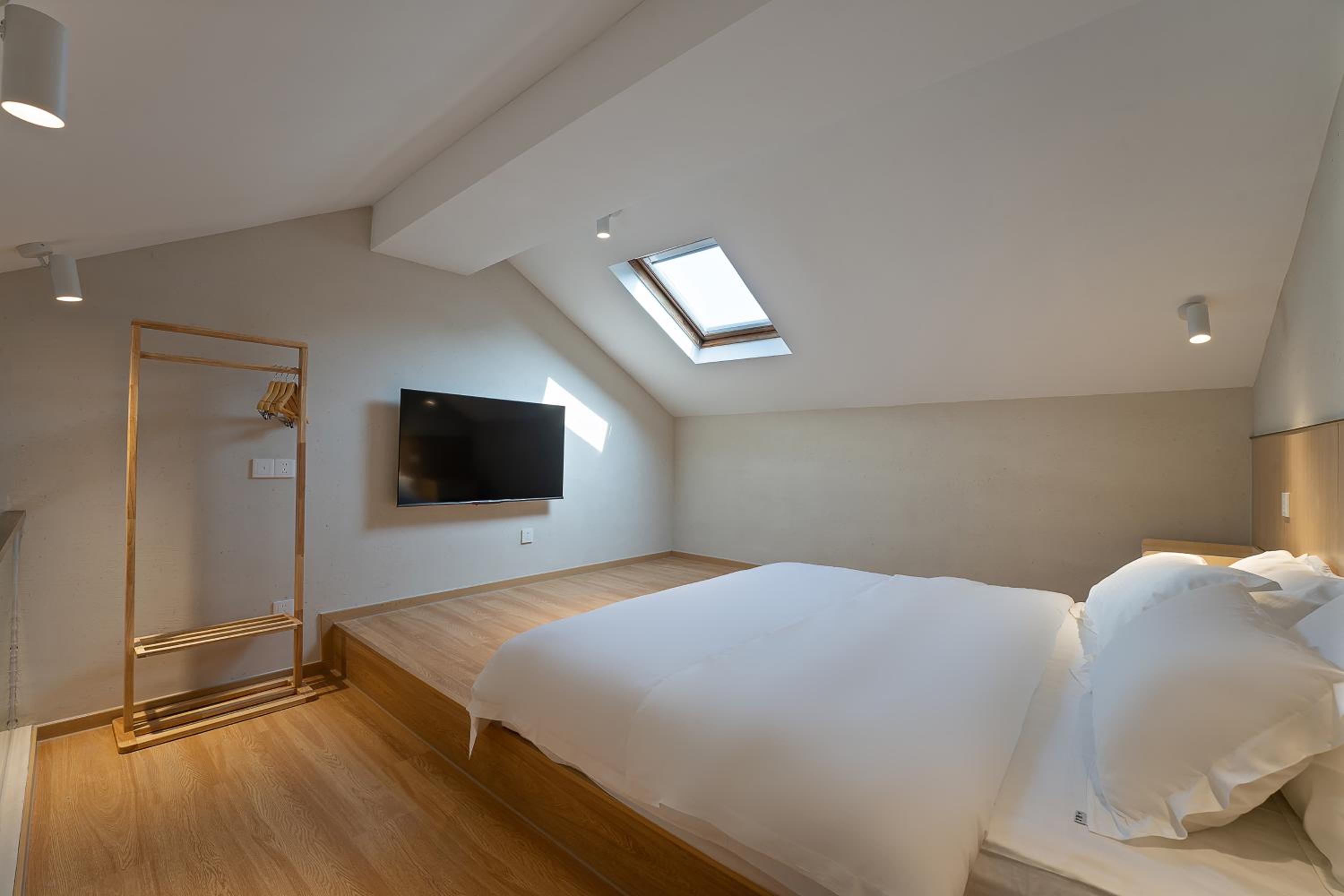 Mulan Road Youth Hotel