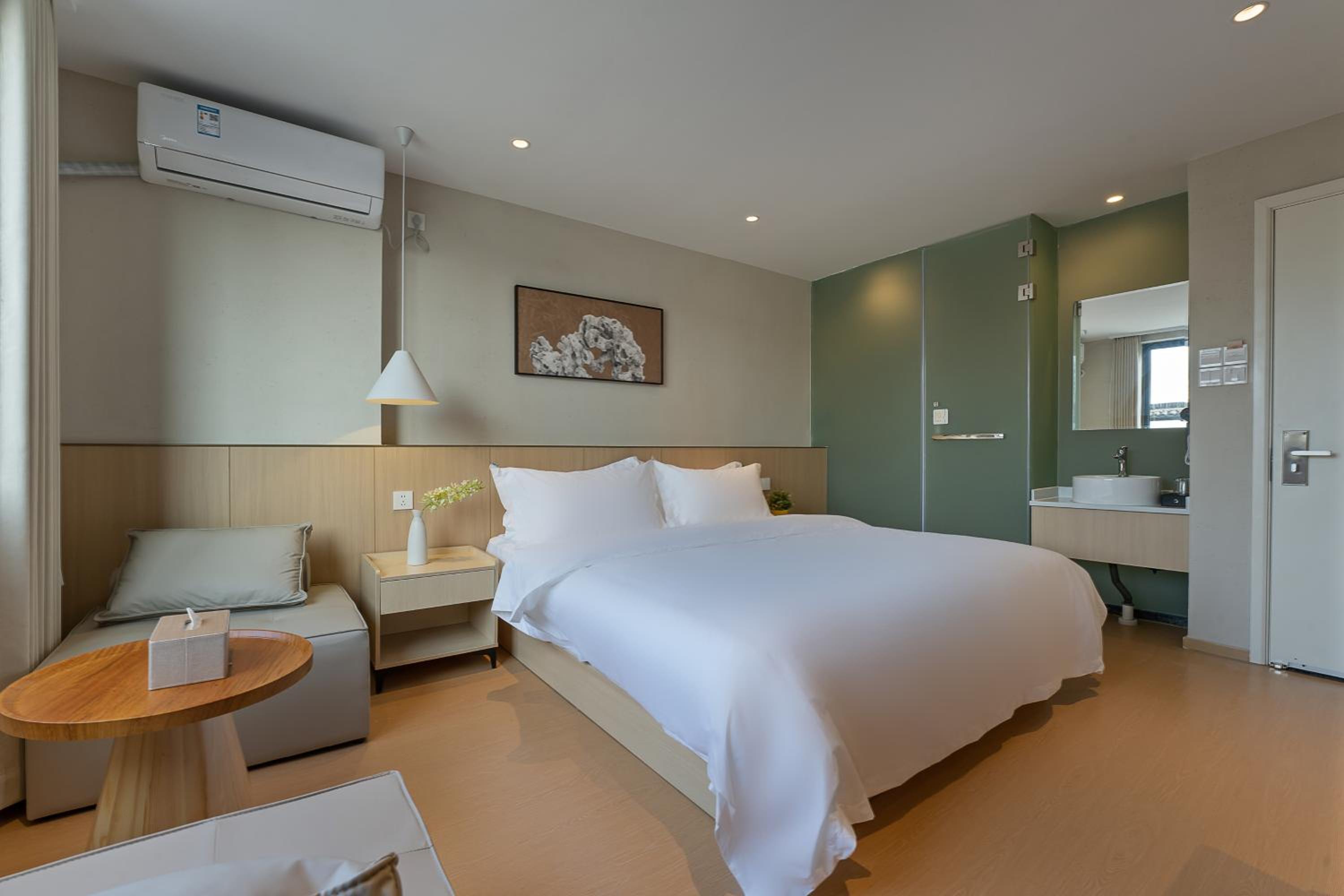 Mulan Road Youth Hotel