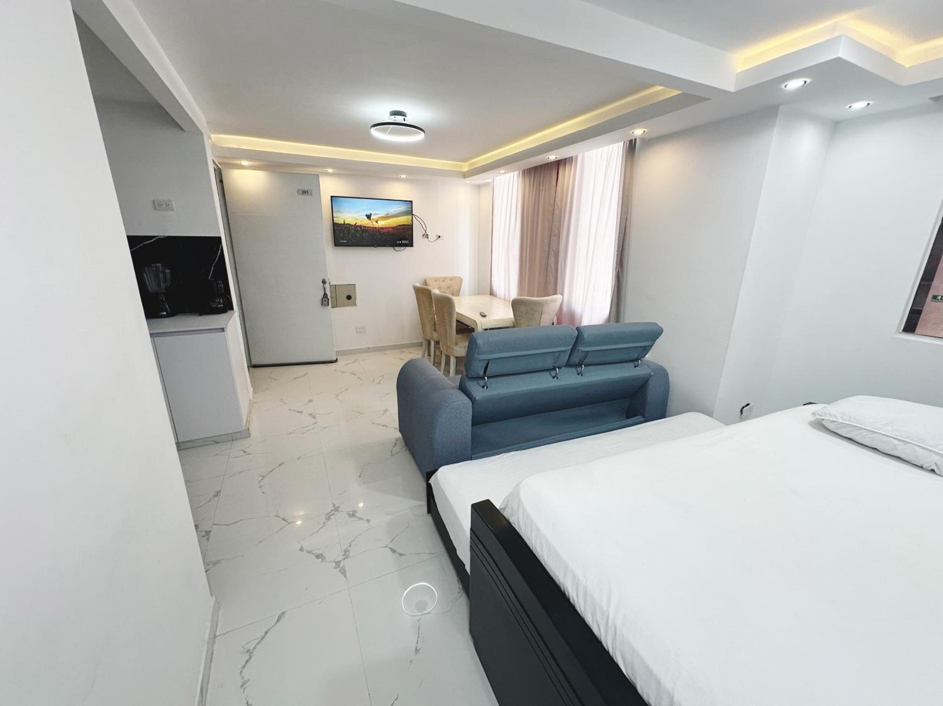 Moderno apto low cost 15 min CC buena vista 2 TV con parqueadero comunal