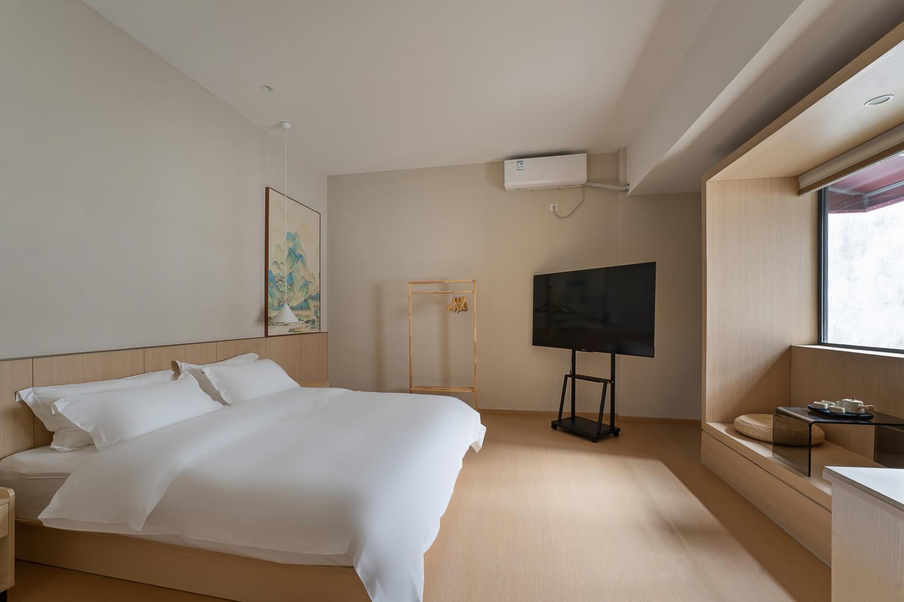 Mulan Road Youth Hotel