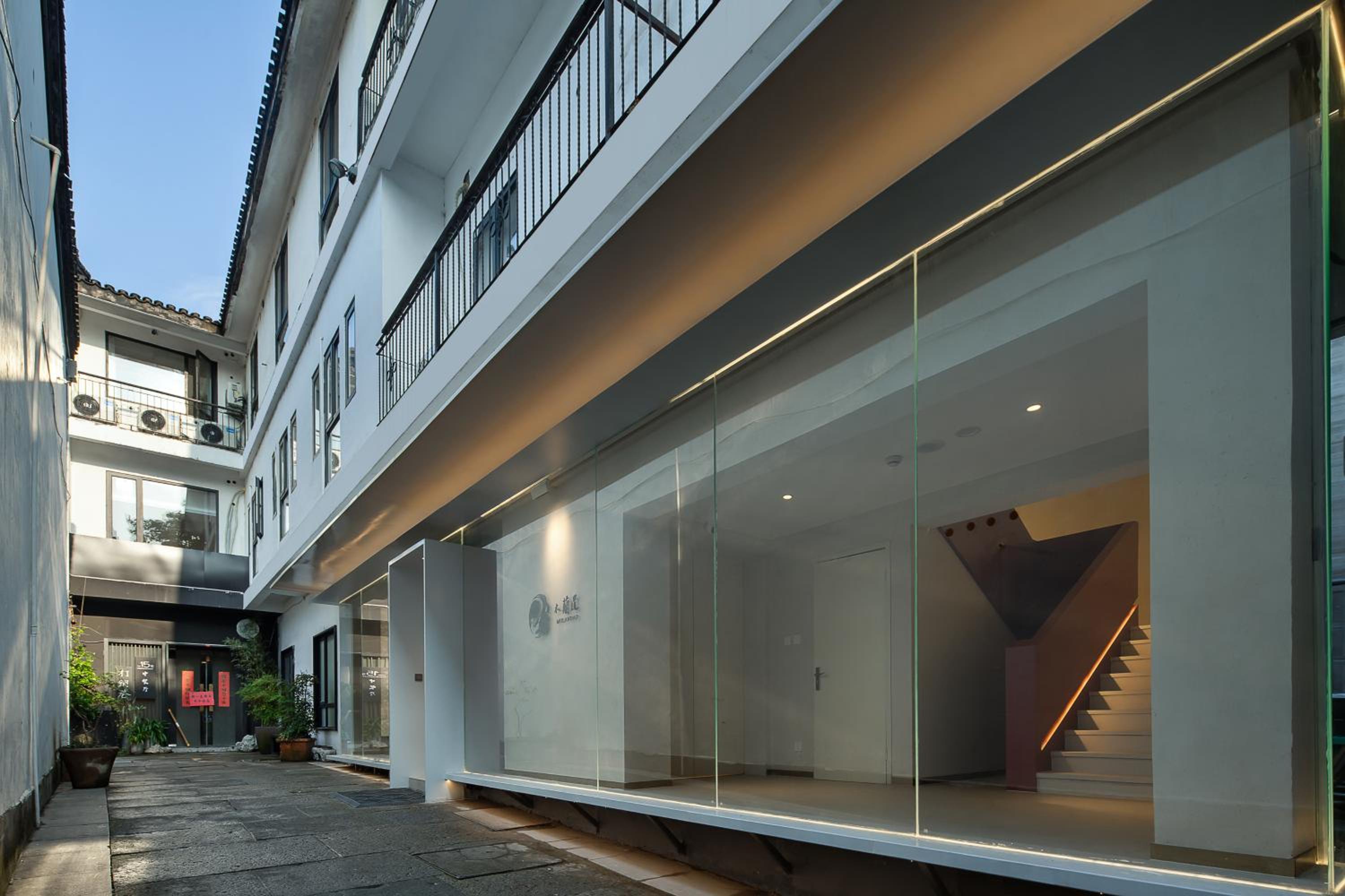 Mulan Road Youth Hotel