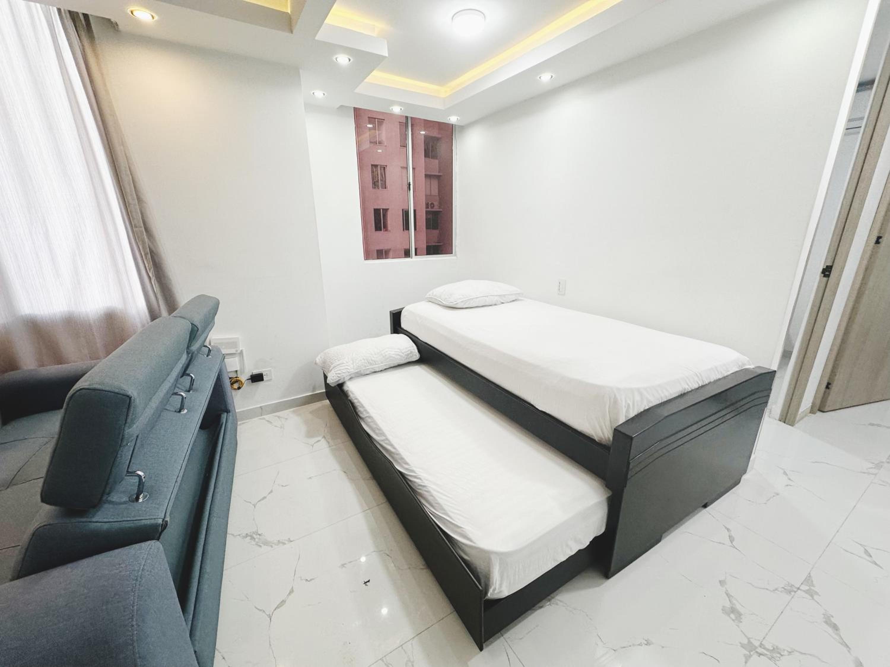Moderno apto low cost 15 min CC buena vista 2 TV con parqueadero comunal