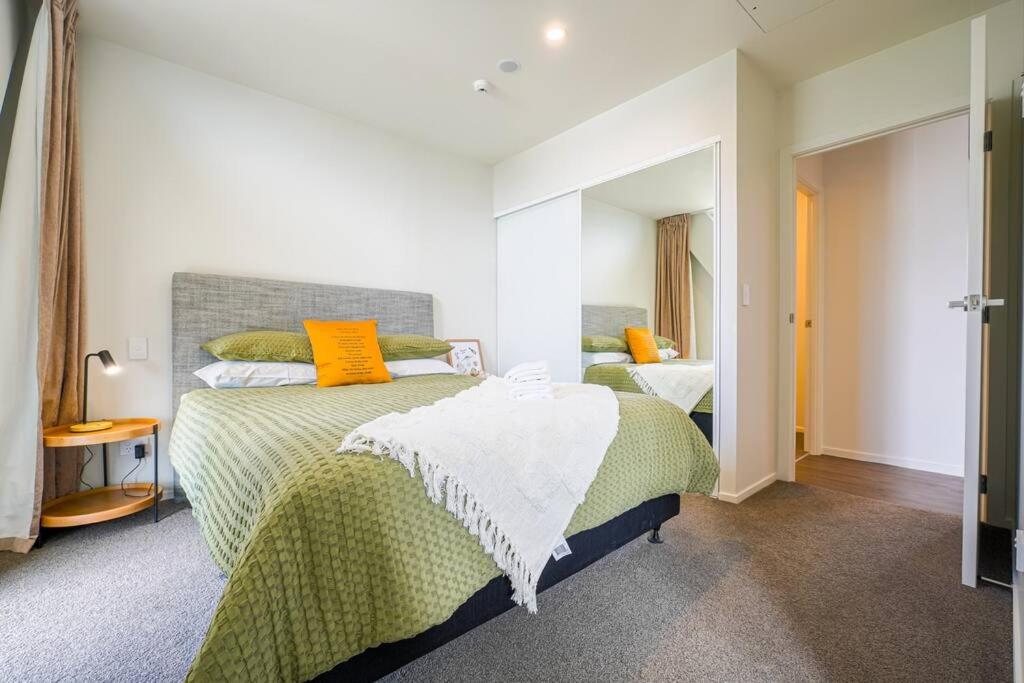 Sophisticated One-Bedroom Hotel Suite in Parnell view 2