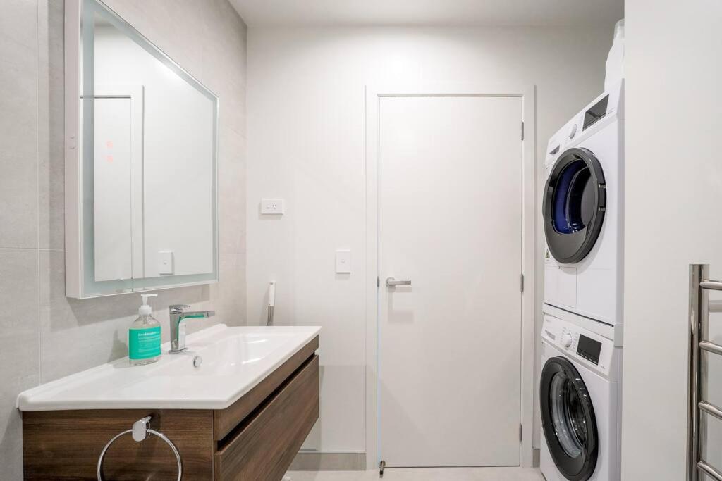 Sophisticated One-Bedroom Hotel Suite in Parnell view 5