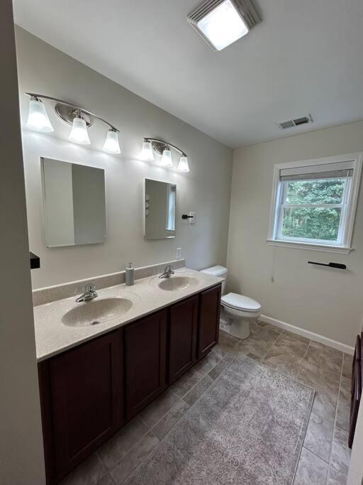 Forest Wonderland Sanctuary-Gourmet Ktchn, Fire pit, Jacuzzi tub